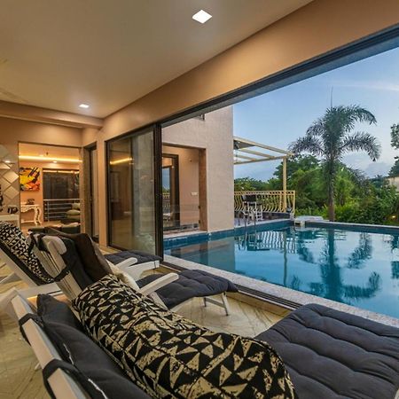 Saffronstays Aura, Alibaug - Luxury Pool Villa With A Game Room And Spacious Lawn Alībāg Esterno foto