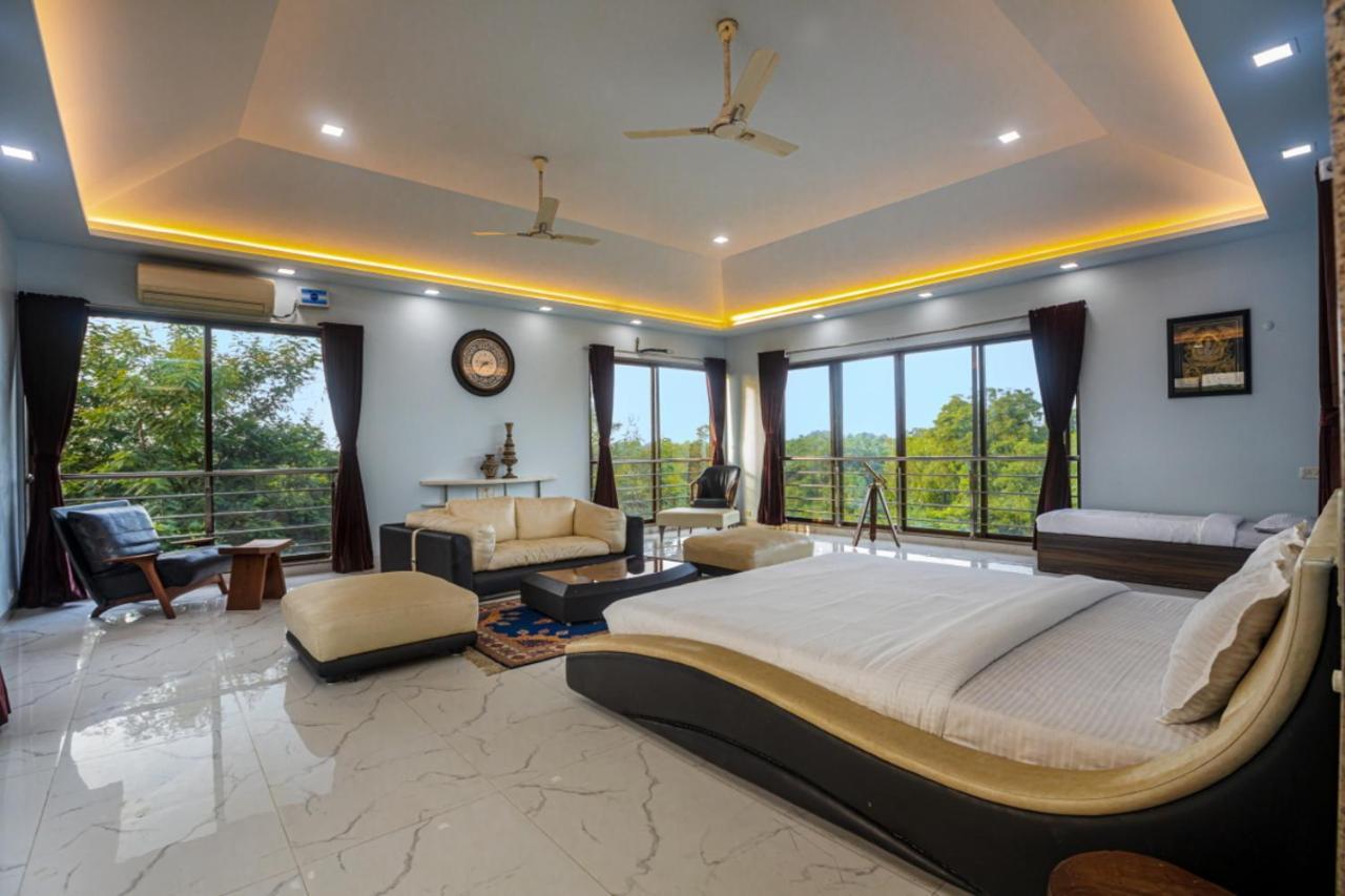 Saffronstays Aura, Alibaug - Luxury Pool Villa With A Game Room And Spacious Lawn Alībāg Esterno foto