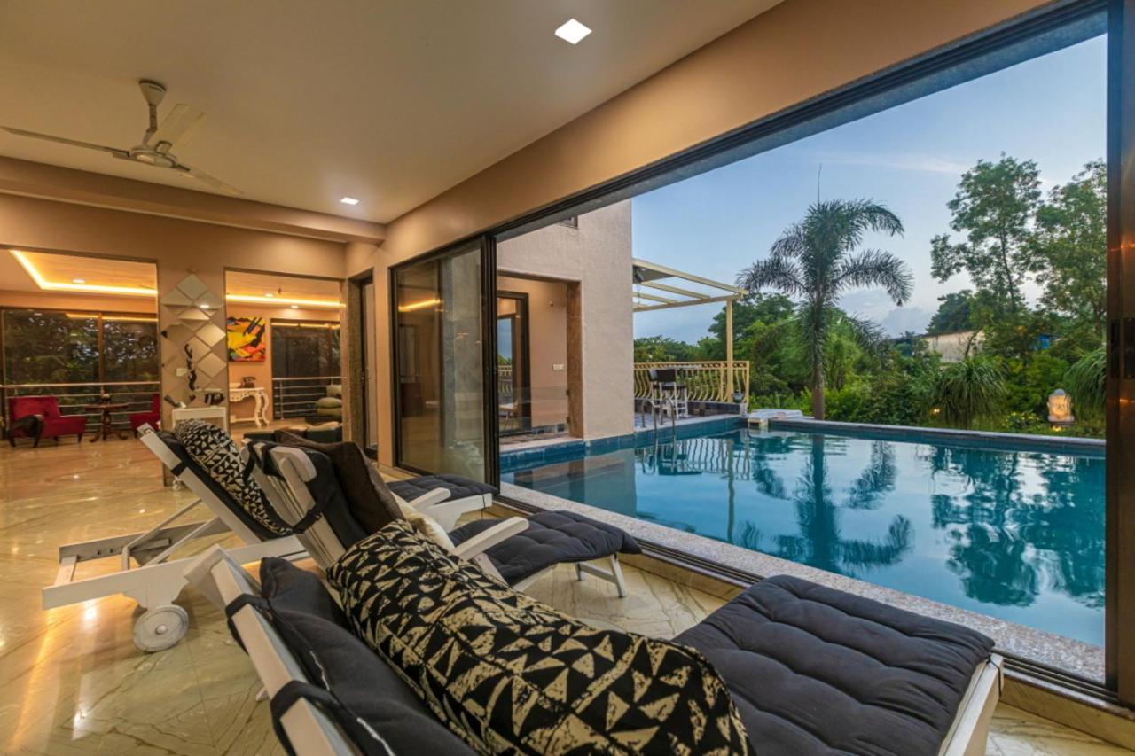 Saffronstays Aura, Alibaug - Luxury Pool Villa With A Game Room And Spacious Lawn Alībāg Esterno foto