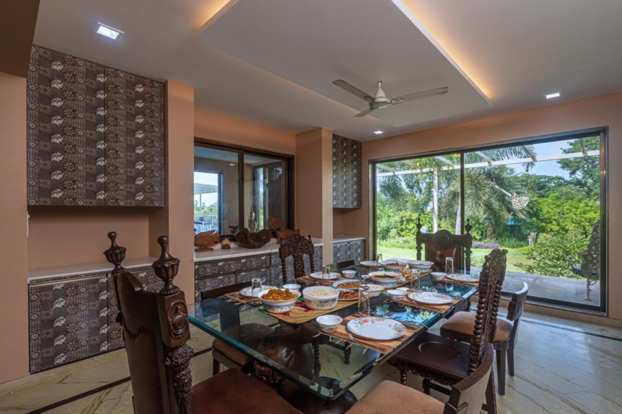 Saffronstays Aura, Alibaug - Luxury Pool Villa With A Game Room And Spacious Lawn Alībāg Esterno foto