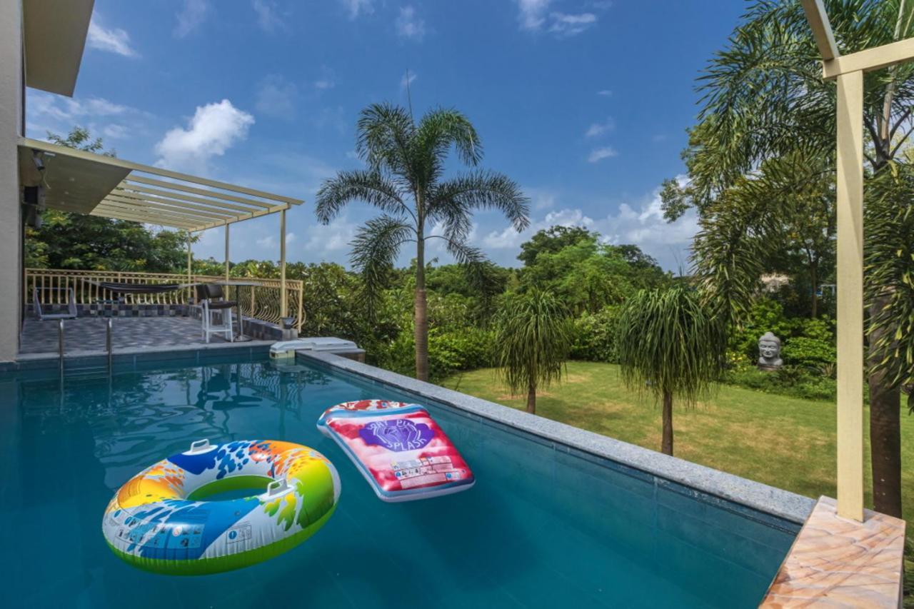 Saffronstays Aura, Alibaug - Luxury Pool Villa With A Game Room And Spacious Lawn Alībāg Esterno foto