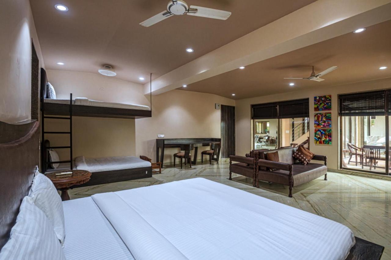Saffronstays Aura, Alibaug - Luxury Pool Villa With A Game Room And Spacious Lawn Alībāg Esterno foto