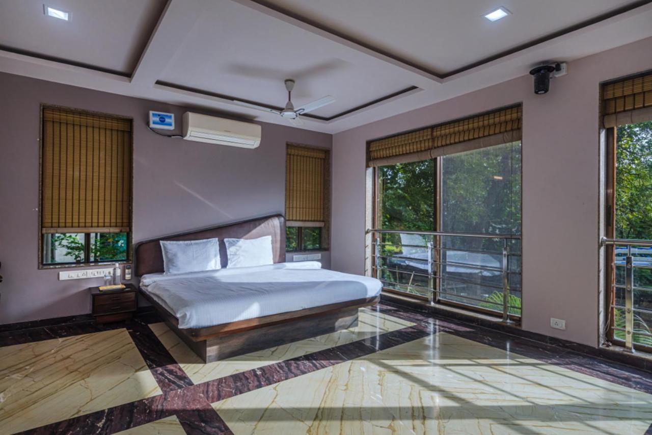 Saffronstays Aura, Alibaug - Luxury Pool Villa With A Game Room And Spacious Lawn Alībāg Esterno foto